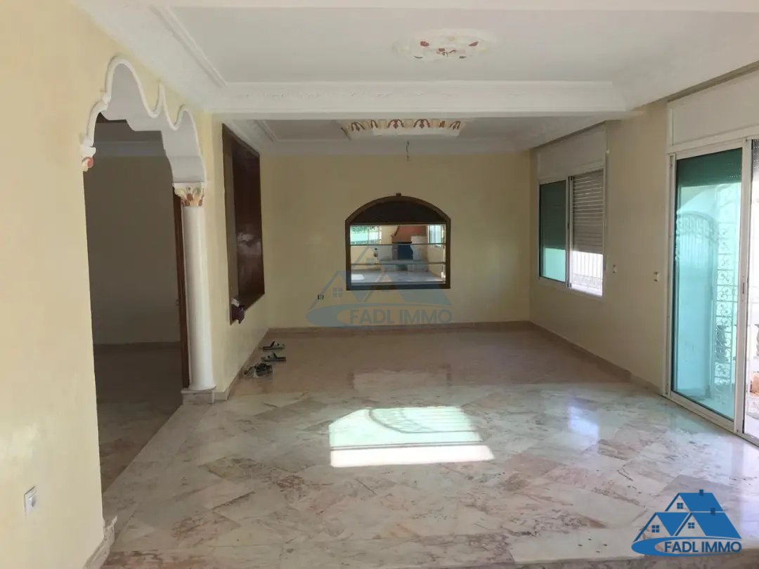 Villa à vendre avec terrasse et trois étages - Photo 1