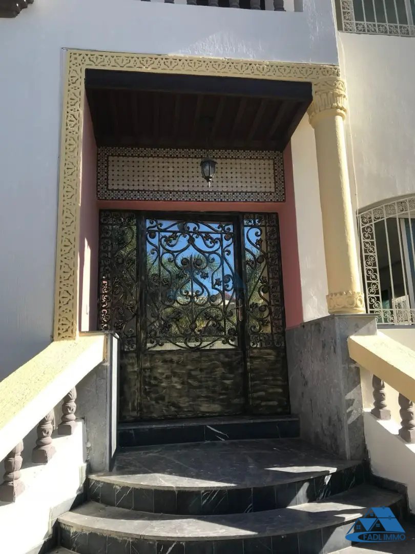 Villa à vendre avec terrasse et trois étages - Photo 3