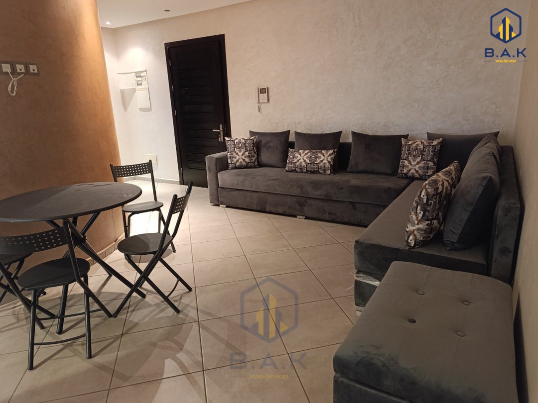 Apartamento en alquiler con balcón en el octavo piso - Photo 4
