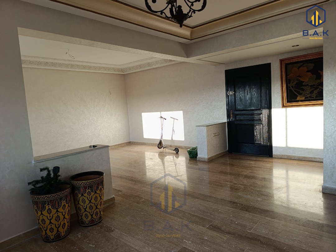 Apartment for rent with terrace - Photo 4