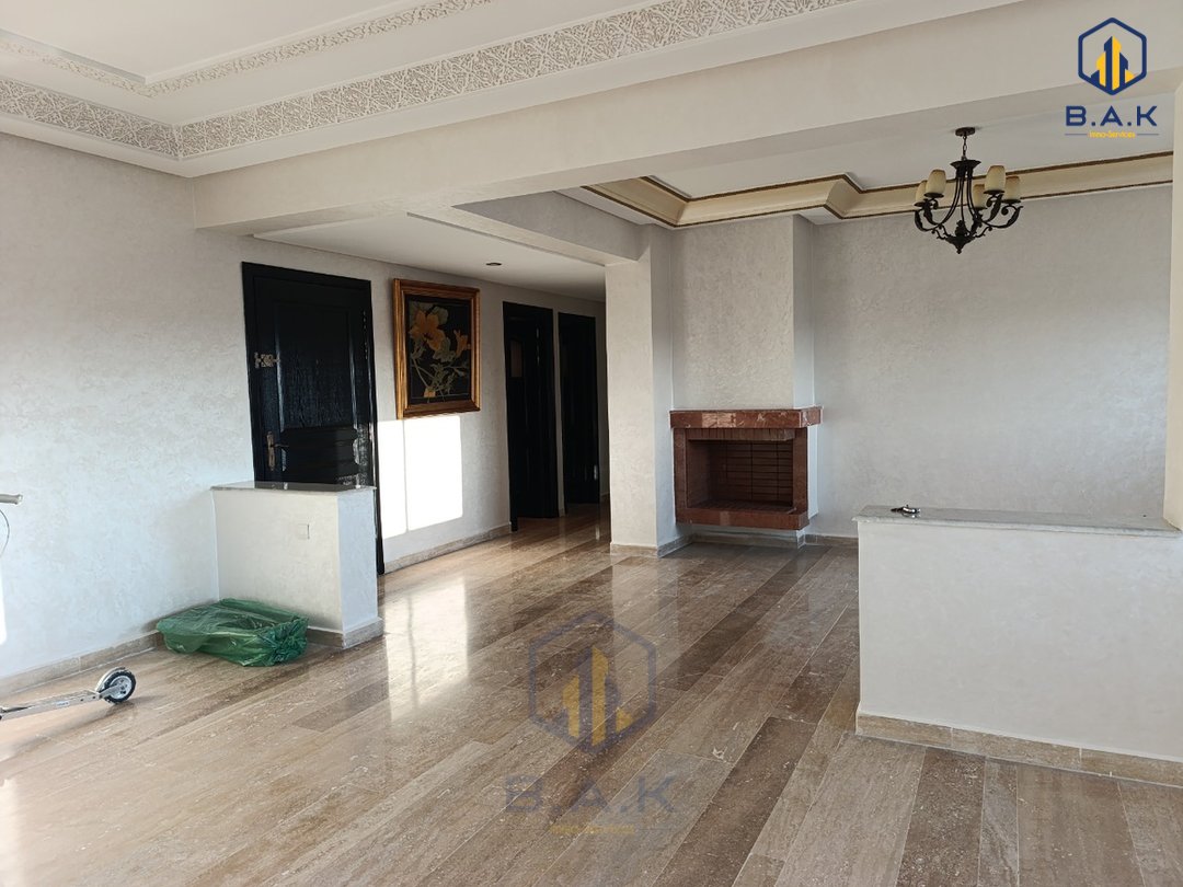 Apartment for rent with terrace - Photo 3