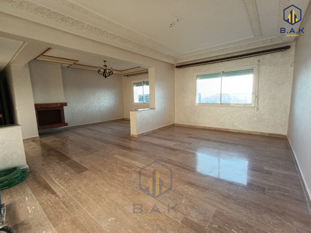 Apartment for rent with terrace - Photo 1