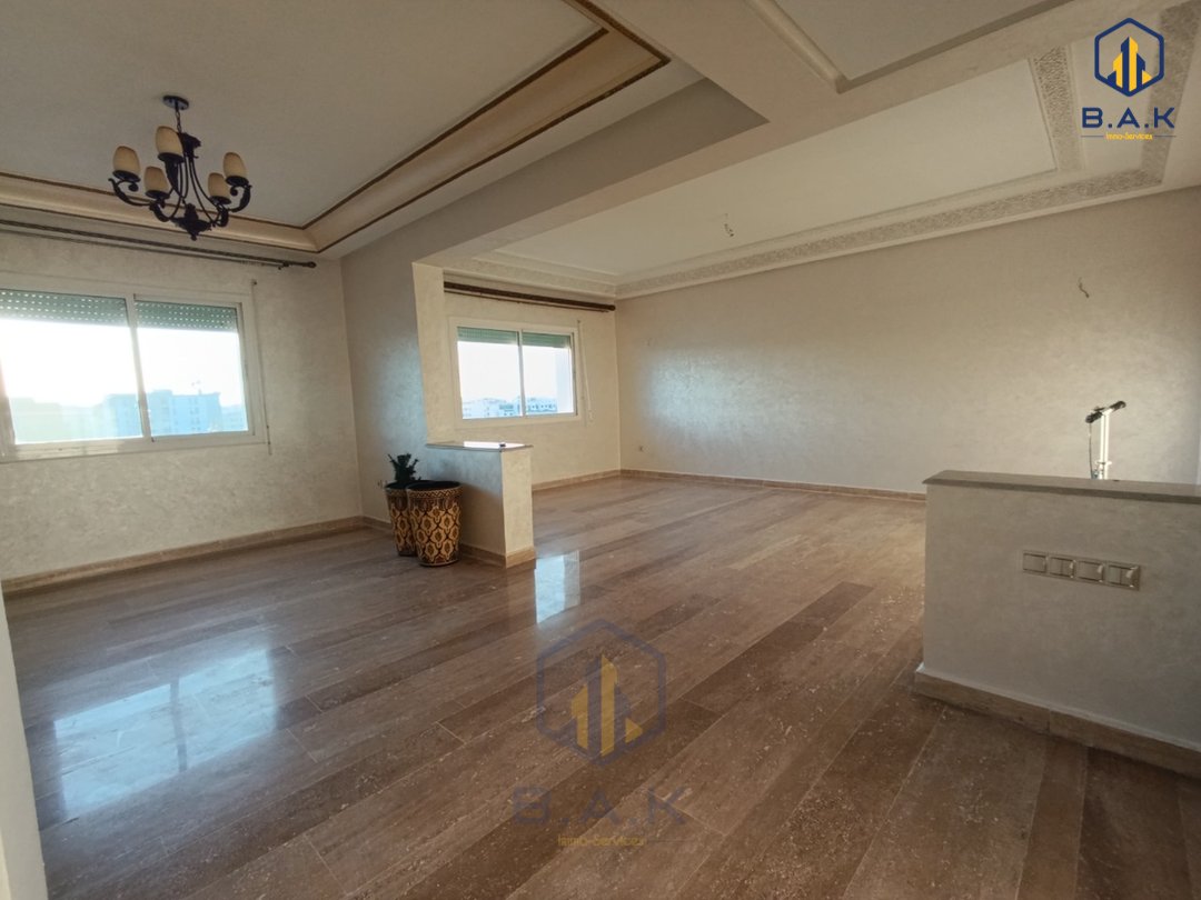 Apartment for rent with terrace - Photo 2