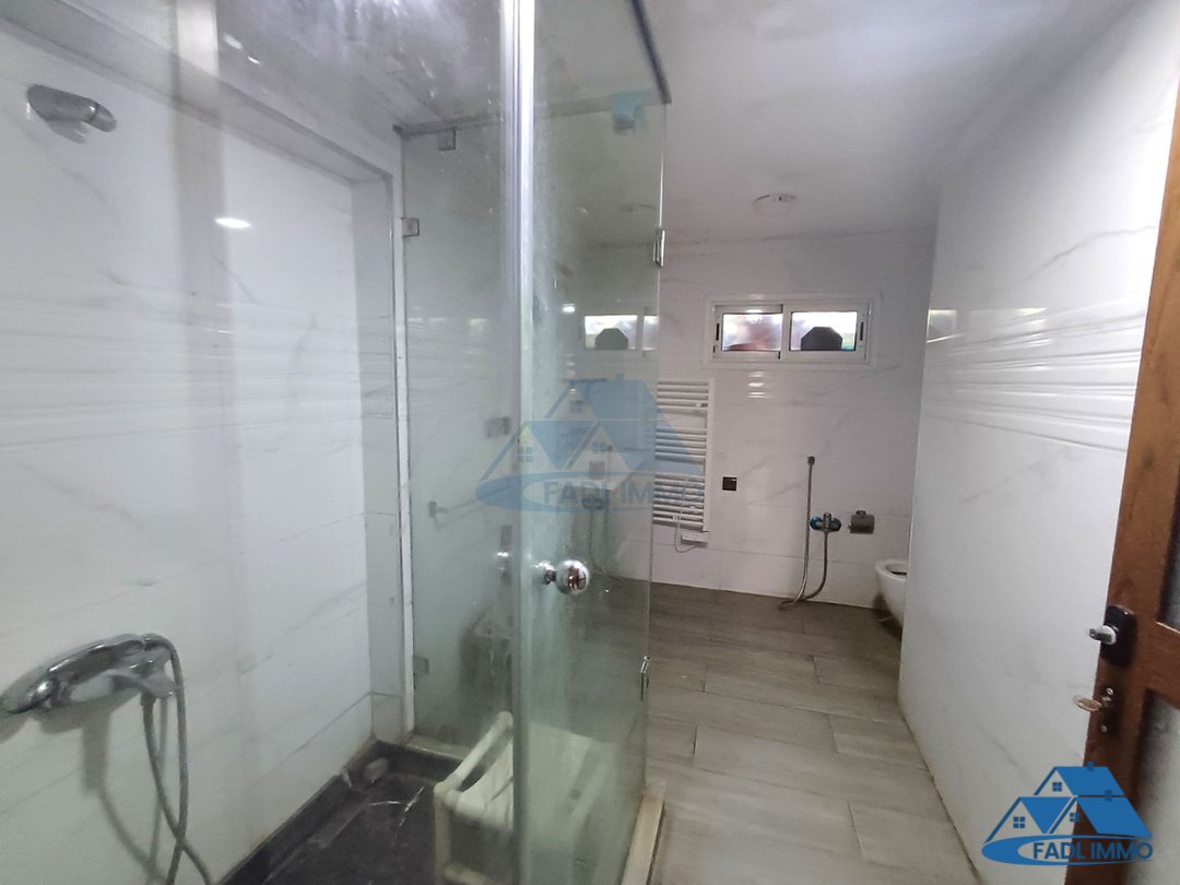 Villa for sale with terrace - Photo 10