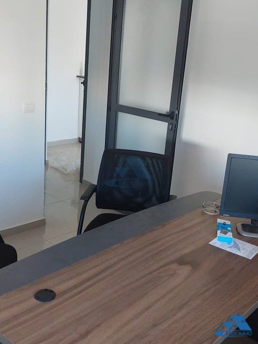 Office for buy on the first floor - Photo 3