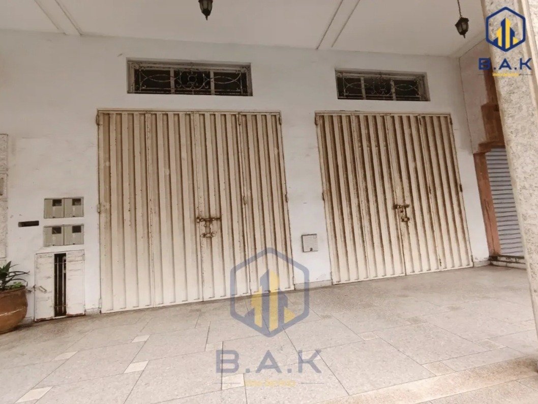 Local commercial à achat avec terrasse - Photo 1