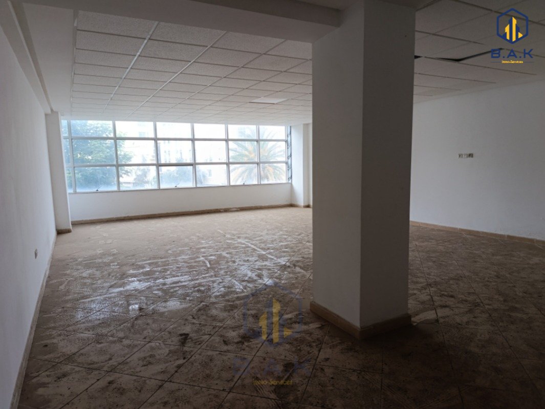 Oficina nueva en alquiler con parking en el primer piso - Photo 3