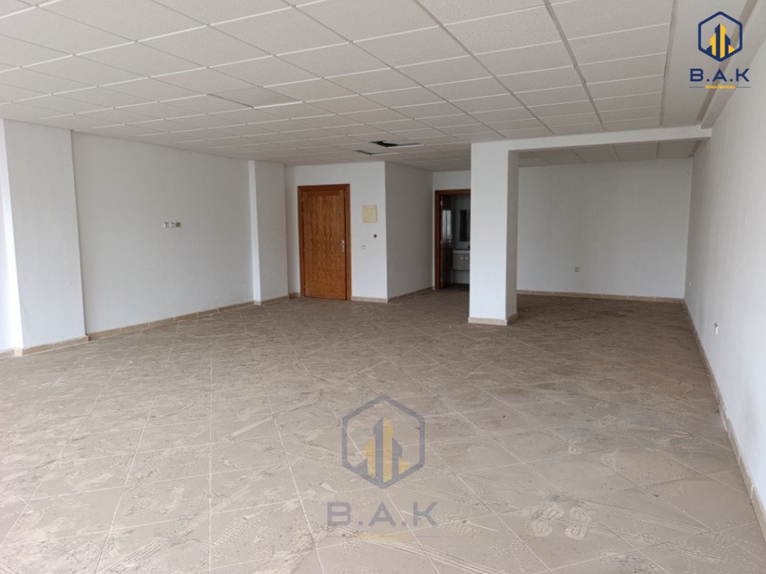 Oficina nueva en alquiler con parking en el primer piso - Photo 1