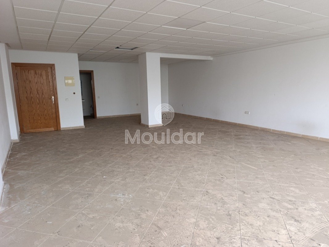 مكتب للإيجار بمساحة 87م²، غرفة واحدة، مركز القنيطرة، الطابق الأول. - Photo 2