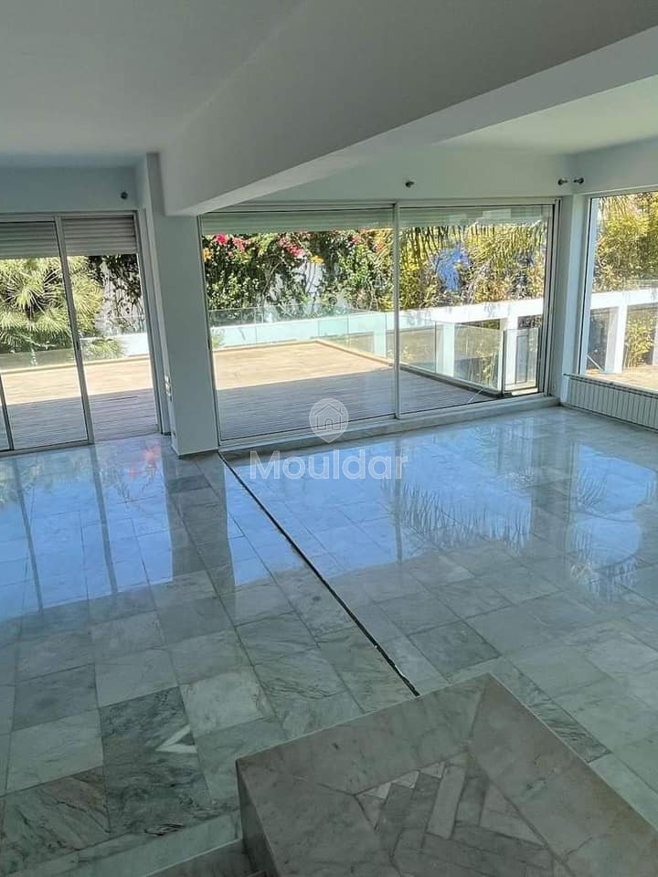 Villa spacieuse à vendre à Aïn Diab, Casablanca - Photo 1