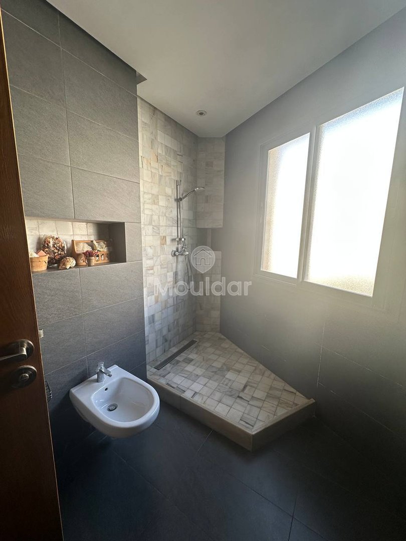 Villa spacieuse à vendre à Dar Bouazza, 5 chambres, 210m². - Photo 13