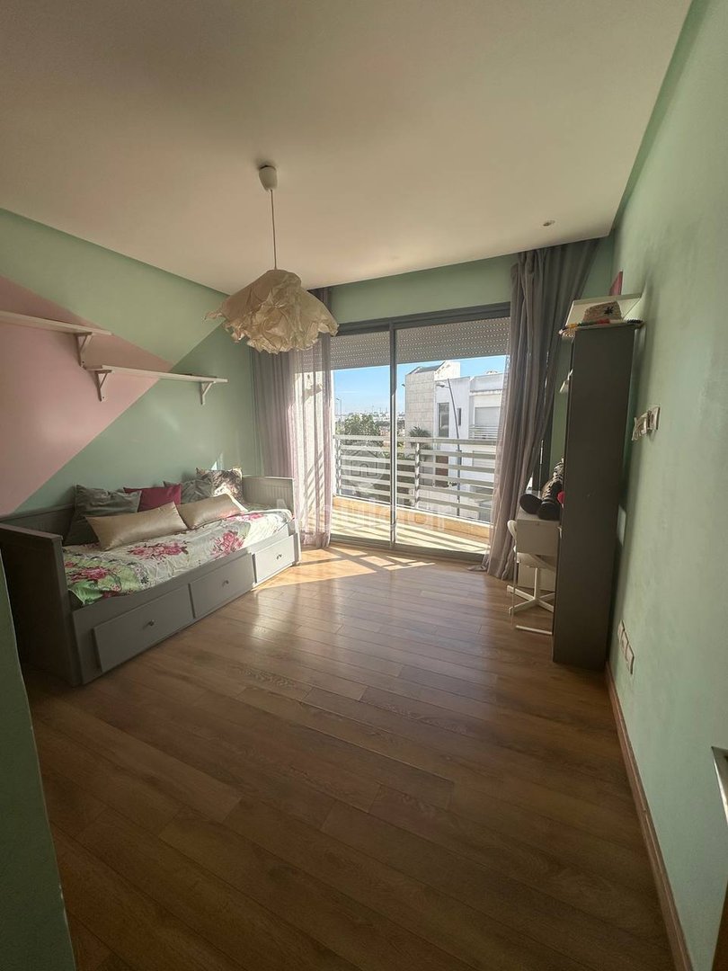 Villa spacieuse à vendre à Dar Bouazza, 5 chambres, 210m². - Photo 7