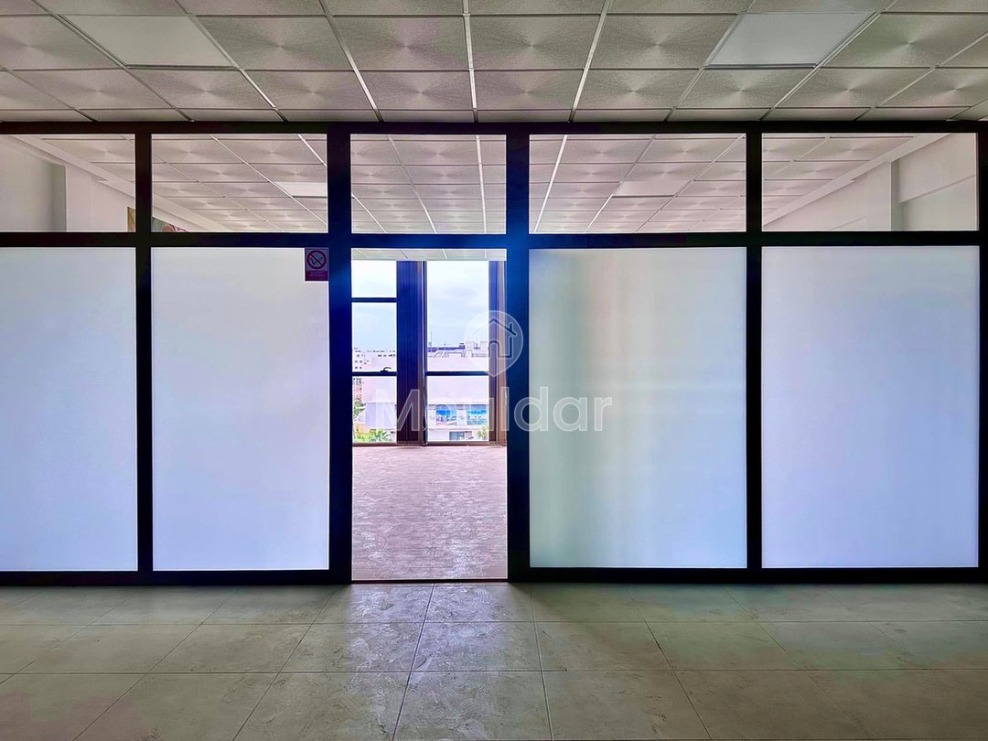 مكتب للإيجار بمساحة 95 م² بإطلالة على خليج أغادير - Photo 1