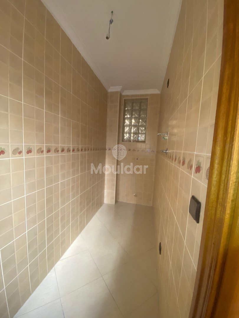 مكتب بمساحة 215م² للإيجار في طنجة - 3 غرف - Photo 9