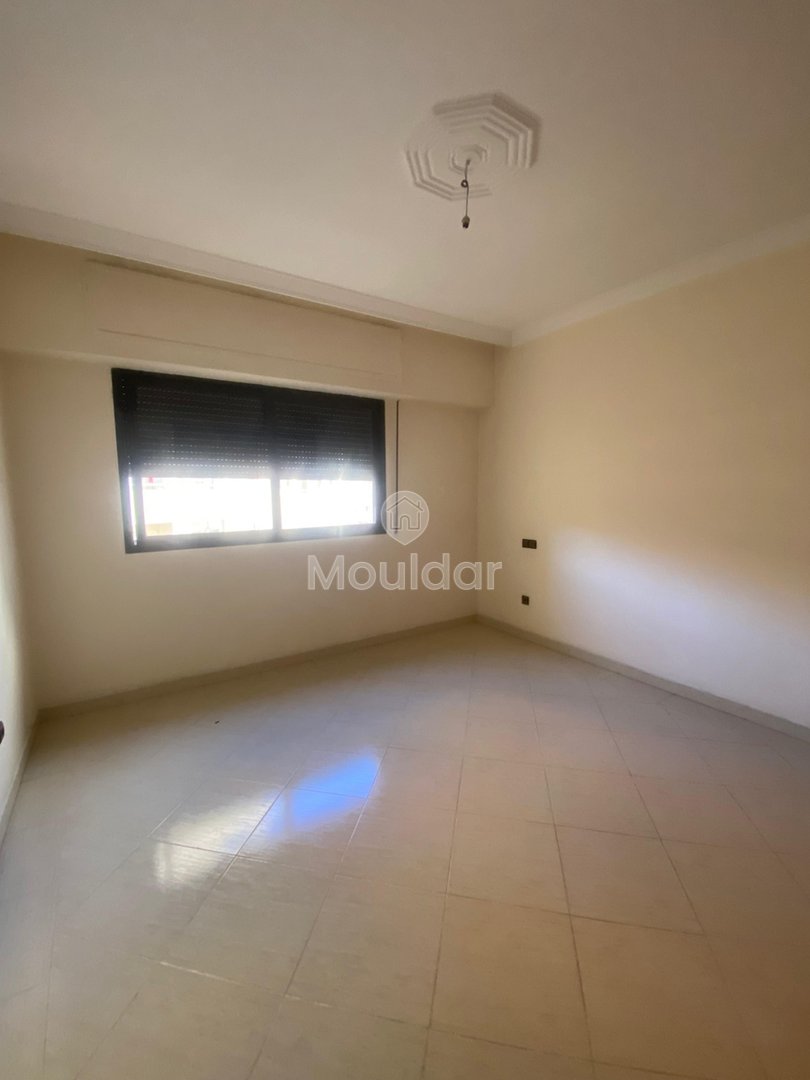 مكتب بمساحة 215م² للإيجار في طنجة - 3 غرف - Photo 2