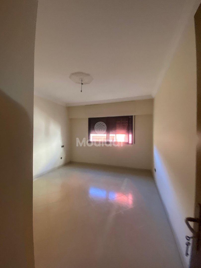 مكتب بمساحة 215م² للإيجار في طنجة - 3 غرف - Photo 1