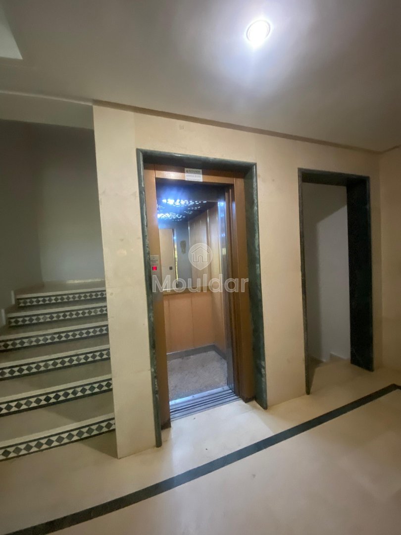 مكتب بمساحة 215م² للإيجار في طنجة - 3 غرف - Photo 10