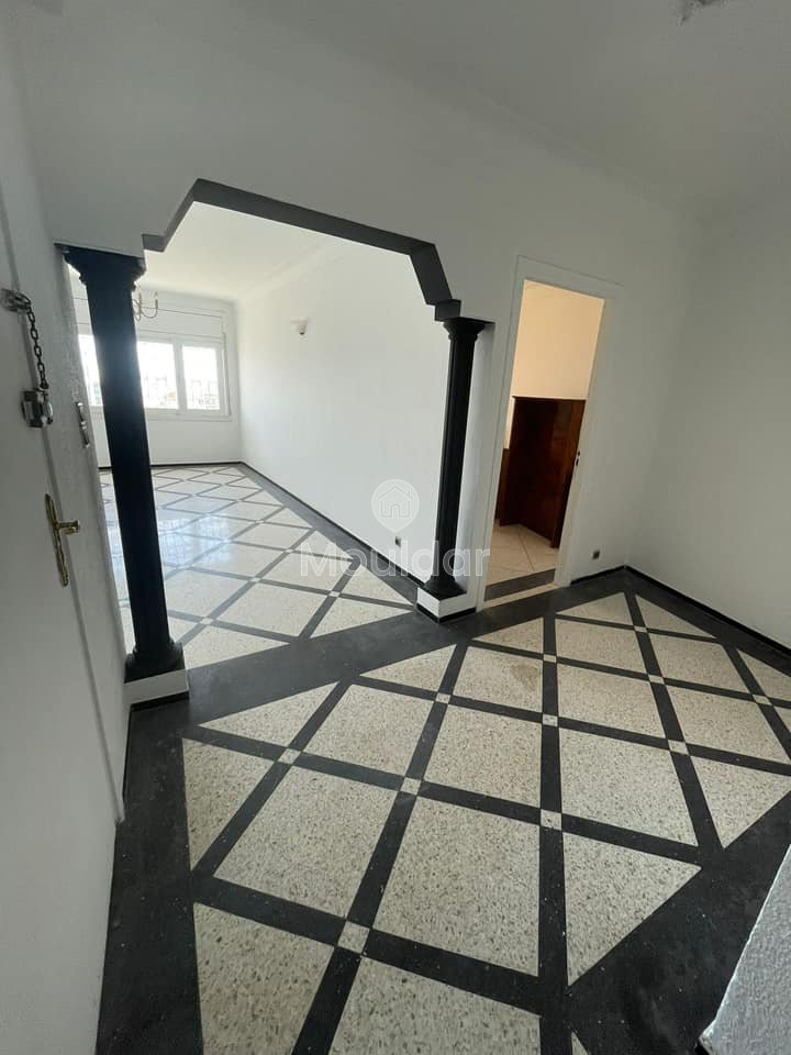 مكتب للإيجار بمساحة 90 متر مربع في الدار البيضاء-المعري، مع 3 غرف. - Photo 3