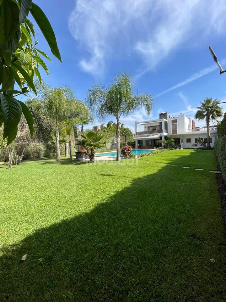 فيلا واسعة للبيع في بوسكورة، 4 غرف نوم، 1390 م² - Photo 1