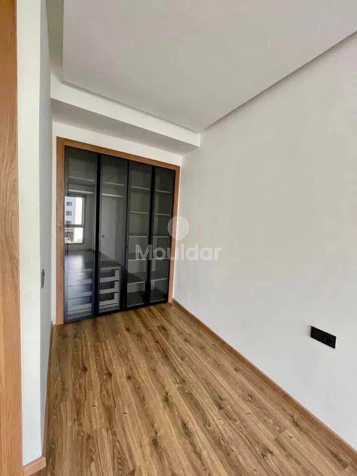 Studio Vide à Louer dans le Quartier des Hôpitaux - Photo 4