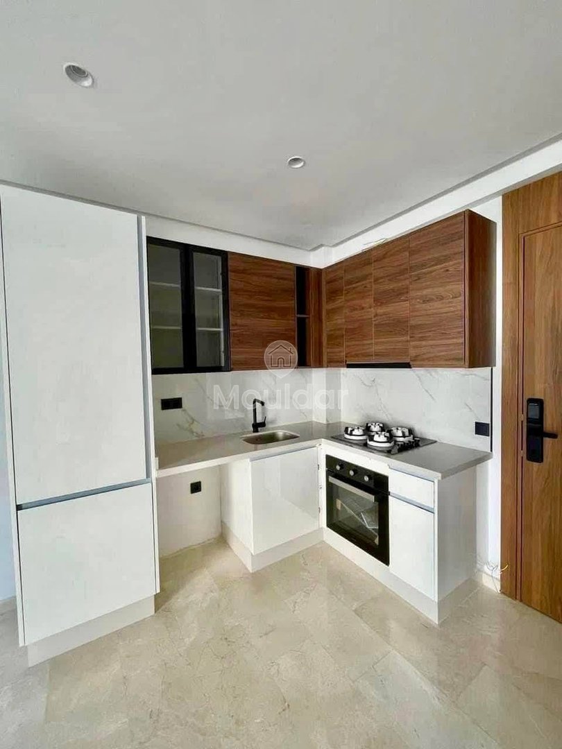 Studio Vide à Louer dans le Quartier des Hôpitaux - Photo 5