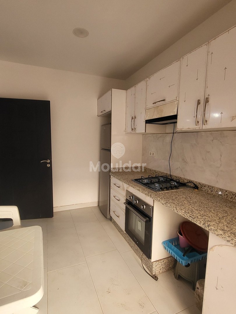 Hay Charaf mahallesinde, Casa yolunda 2 odalı daire için satış. 

- Asansörlü güvenli rezidans 
- Marjane yakınında sakin bir mahalle ve iyi komşuluk 
- 1. katta 

Daire detayları : 
- 2 oda 
- Donanımlı mutfak 
- 14 m² teras 
- Toplam alan: 83 m² 

Satış fiyatı: 940 000 dh 
Koşullar: %2,5 komisyon 

Çevredeki olanaklar : 
- Yerinde işletmeler (restoran, kafe, market…)  - Photo 10