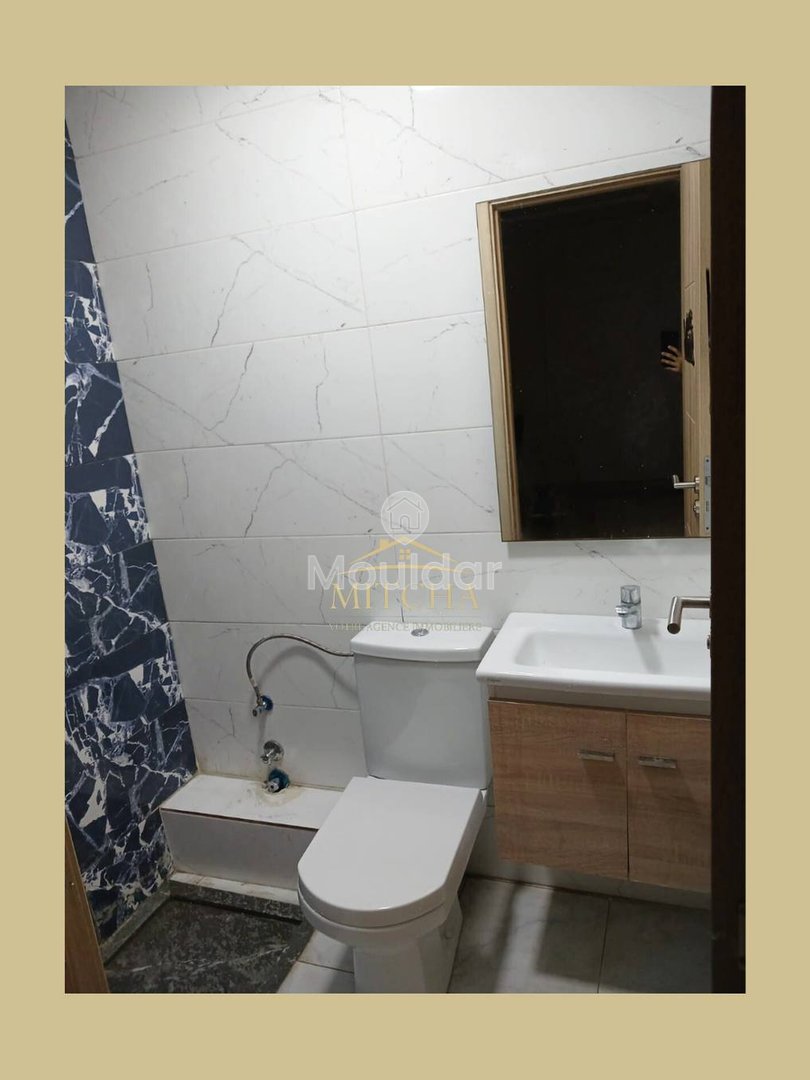 Charming Apartment for Sale: 2 Bedrooms in Roches Noires - Photo 8