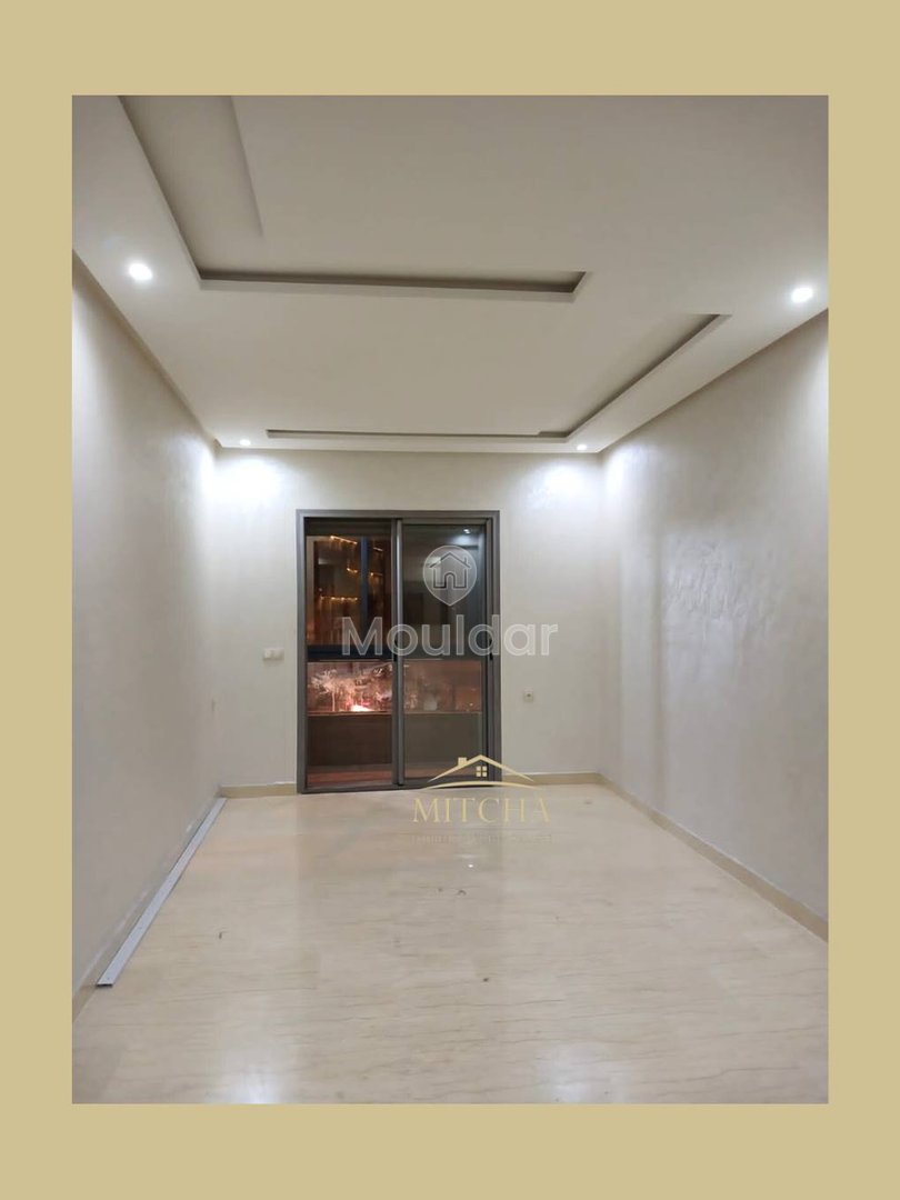 Charming Apartment for Sale: 2 Bedrooms in Roches Noires - Photo 2