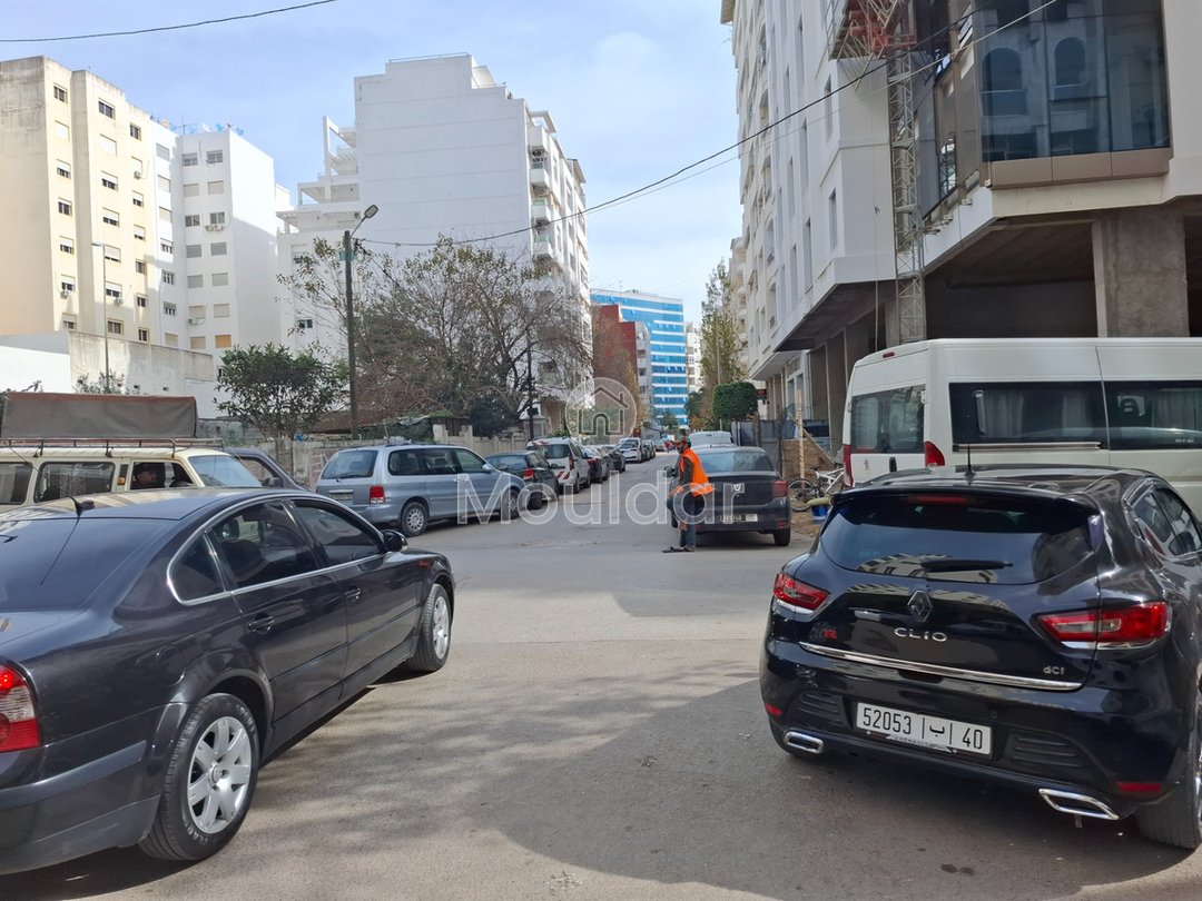 Opportunité d'investissement : Local commercial à Tanger de 152 m² - Photo 4