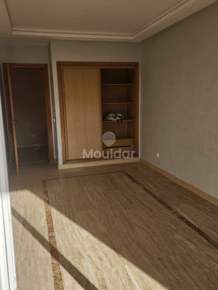 Appartamento in affitto a Dar Bouazza: 2 camere da letto, 108m²! - Photo 3