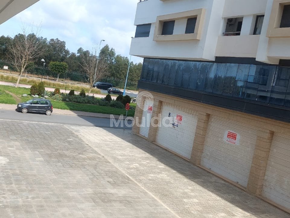 Bureau à louer à Kénitra - El Haddada : 51m², 1er étage - Photo 1