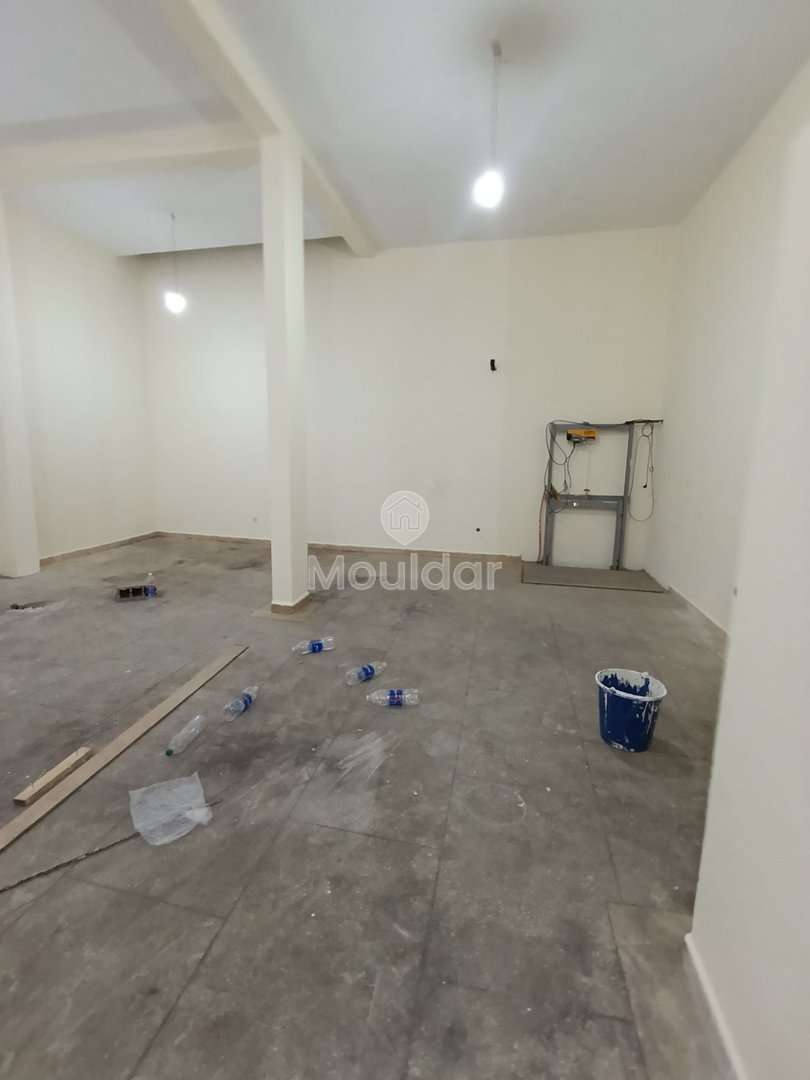 Sidi Maarouf'ta 240 m²'lik ticari depo - Photo 1