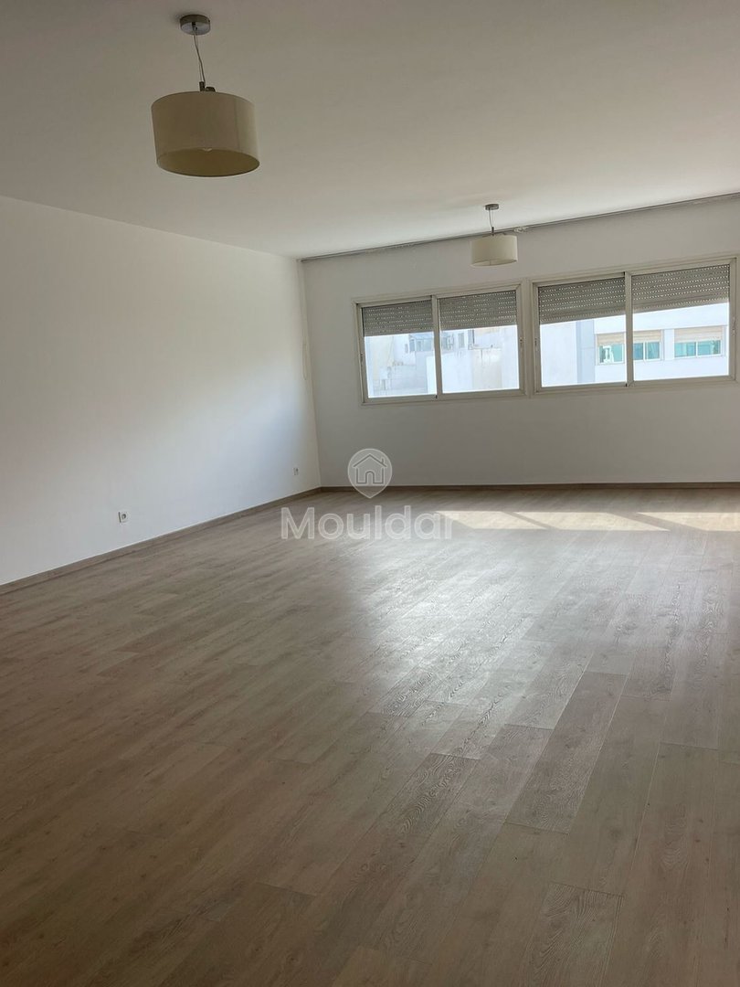 Zu vermieten: Großartiges unmöbliertes Apartment zur Miete in Racine, Casablanca - 160m² - Photo 1