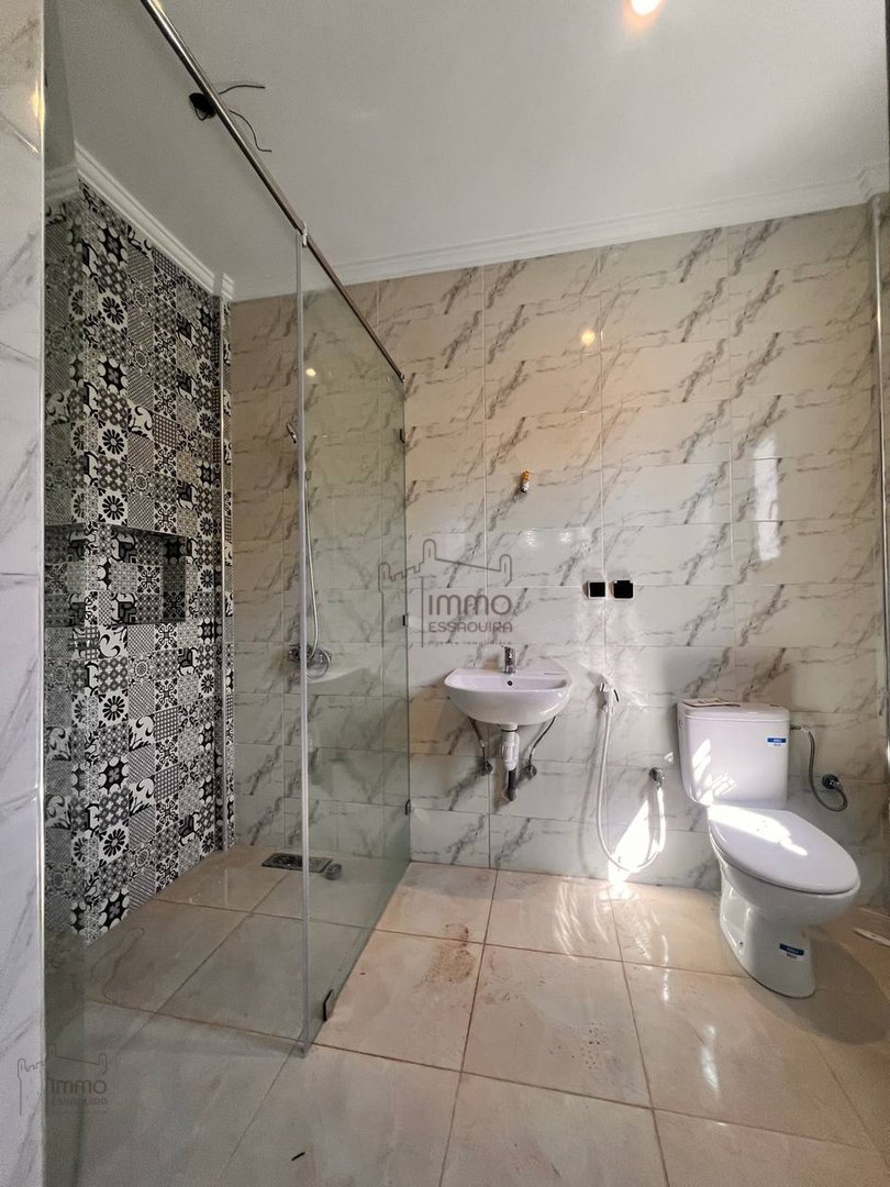 فيلا فسيحة على بعد 8 كم: أناقة وراحة للبيع - Photo 27