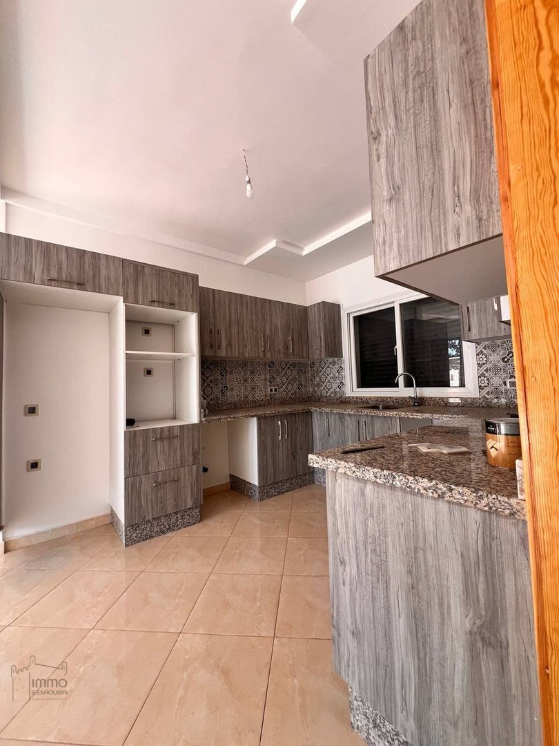 فيلا فسيحة على بعد 8 كم: أناقة وراحة للبيع - Photo 25