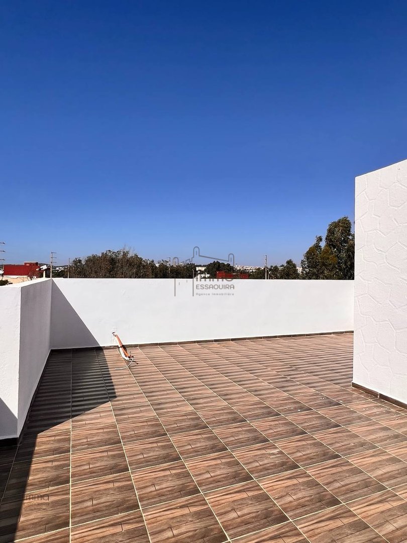 فيلا فسيحة على بعد 8 كم: أناقة وراحة للبيع - Photo 23