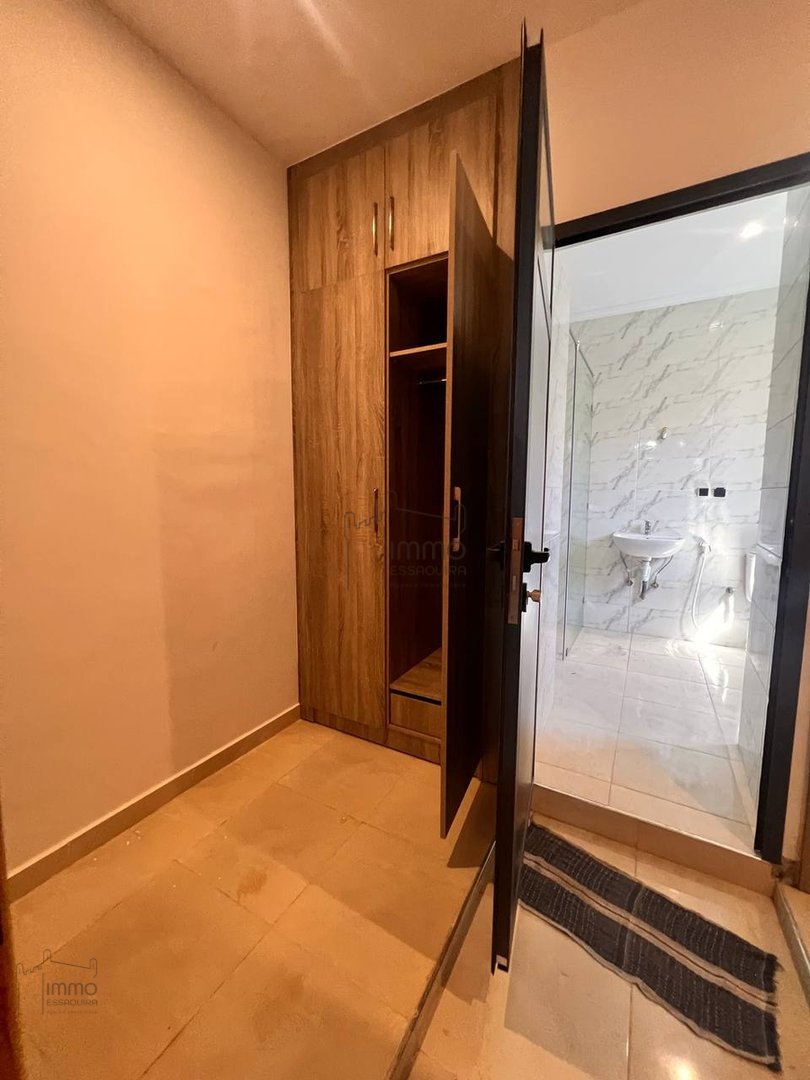 فيلا فسيحة على بعد 8 كم: أناقة وراحة للبيع - Photo 11