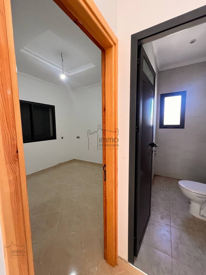 فيلا فسيحة على بعد 8 كم: أناقة وراحة للبيع - Photo 28