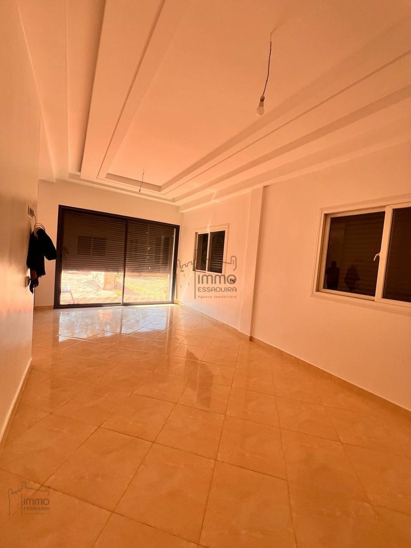 فيلا فسيحة على بعد 8 كم: أناقة وراحة للبيع - Photo 6