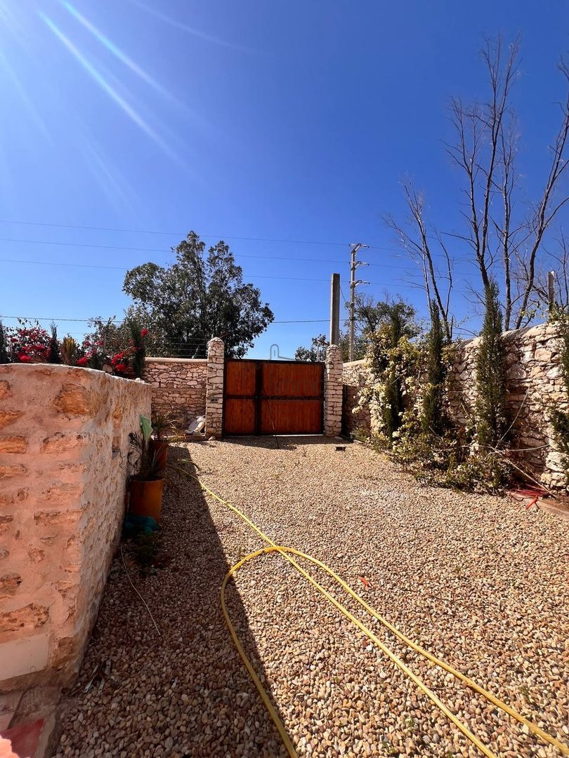 فيلا فسيحة على بعد 8 كم: أناقة وراحة للبيع - Photo 2