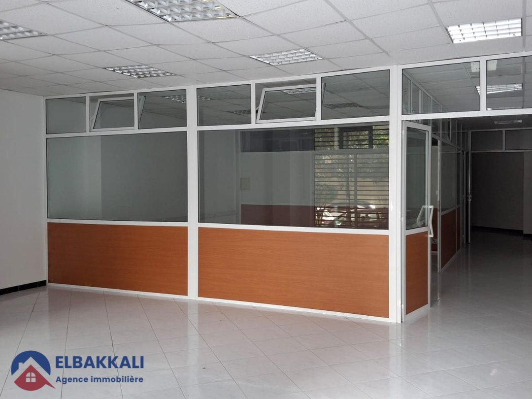 محل تجاري للإيجار في وسط المدينة - Photo 2