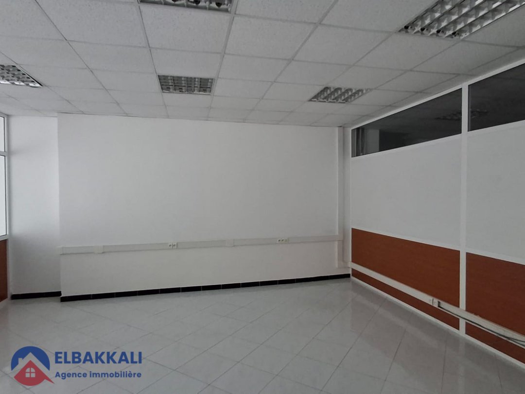 محل تجاري للإيجار في وسط المدينة - Photo 3