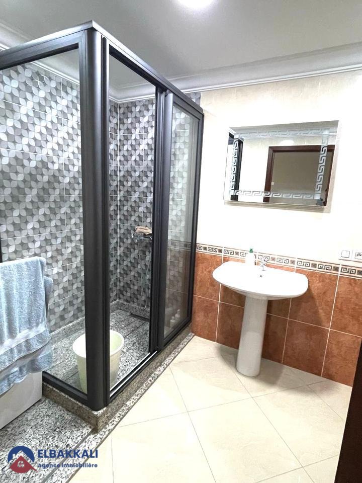 For sale: Spacious 3-bedroom apartment in Tangier - Iberia - Photo 16