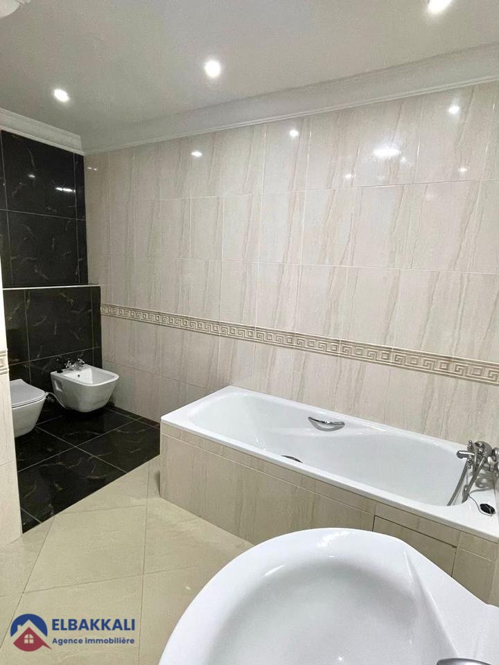 For sale: Spacious 3-bedroom apartment in Tangier - Iberia - Photo 19