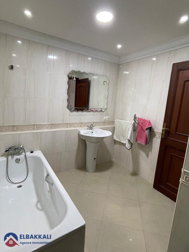 For sale: Spacious 3-bedroom apartment in Tangier - Iberia - Photo 17