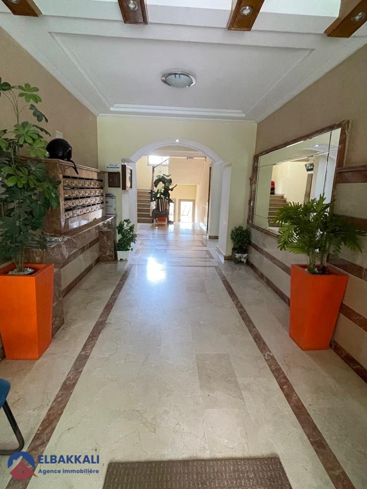 For sale: Spacious 3-bedroom apartment in Tangier - Iberia - Photo 4