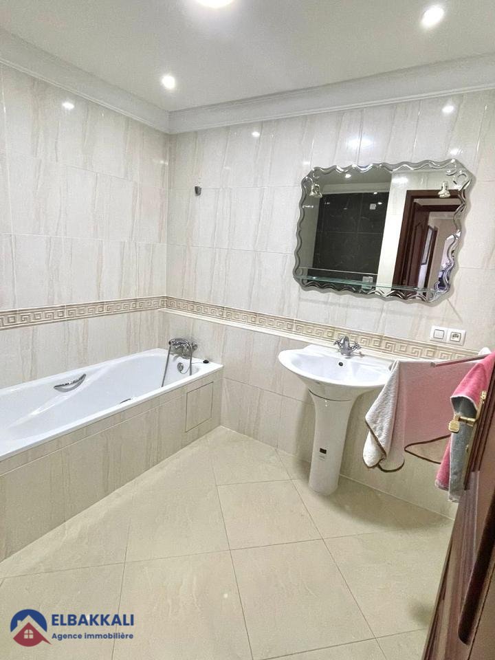 For sale: Spacious 3-bedroom apartment in Tangier - Iberia - Photo 18