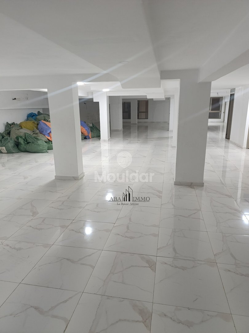 محلات تجارية للإيجار في أنفا، الدار البيضاء - 1300 م² - Photo 1