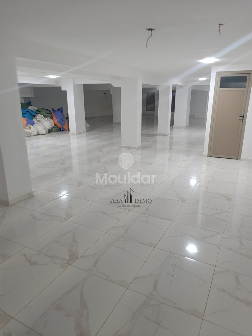 محلات تجارية للإيجار في أنفا، الدار البيضاء - 1300 م² - Photo 2