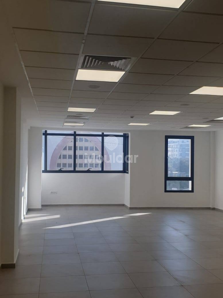 مكتب للايجار في الدار البيضاء - حي المستشفيات، 79م² - Photo 1